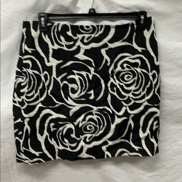 Ann Taylor Dresses & Skirts - Ann Taylor Cream/Black Floral Mini Lined Skirt